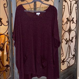 Plus size 30/32 short sleeve tunic burgendy